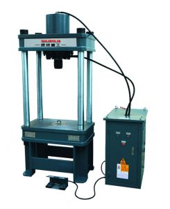 四柱(zhu)二梁(liang)液壓(ya)機（汽(qi)保液(ye)壓機(ji)）