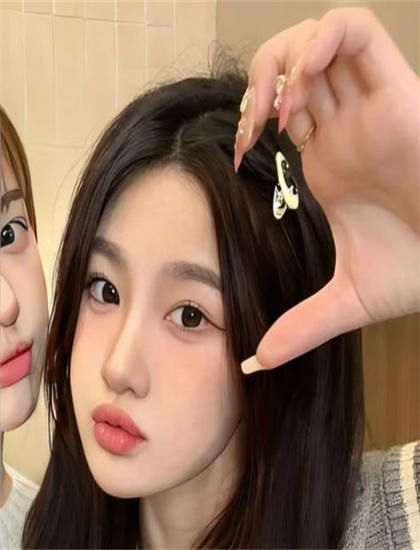 后妈裙的绣感视频-一个在上面吃一个在下吃视频